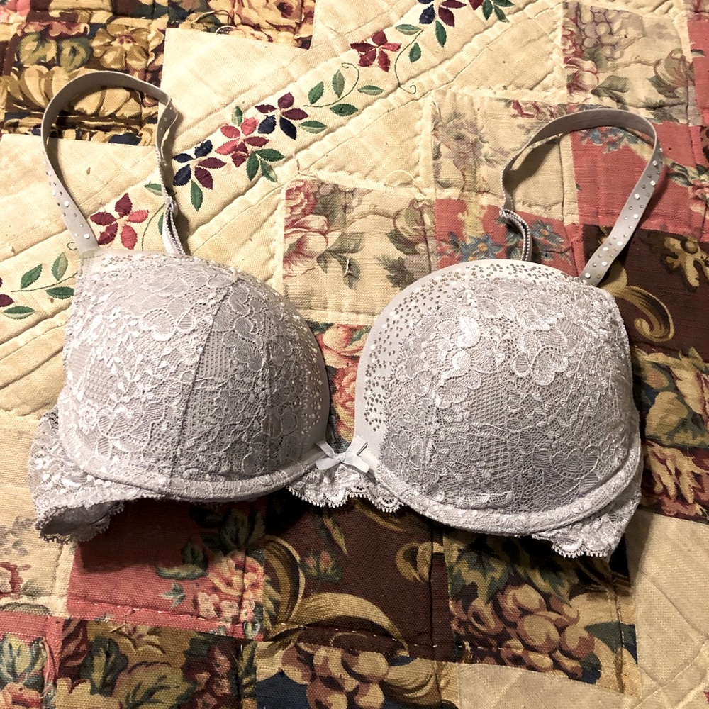 Victoria Secret push up bra 32E (DD).